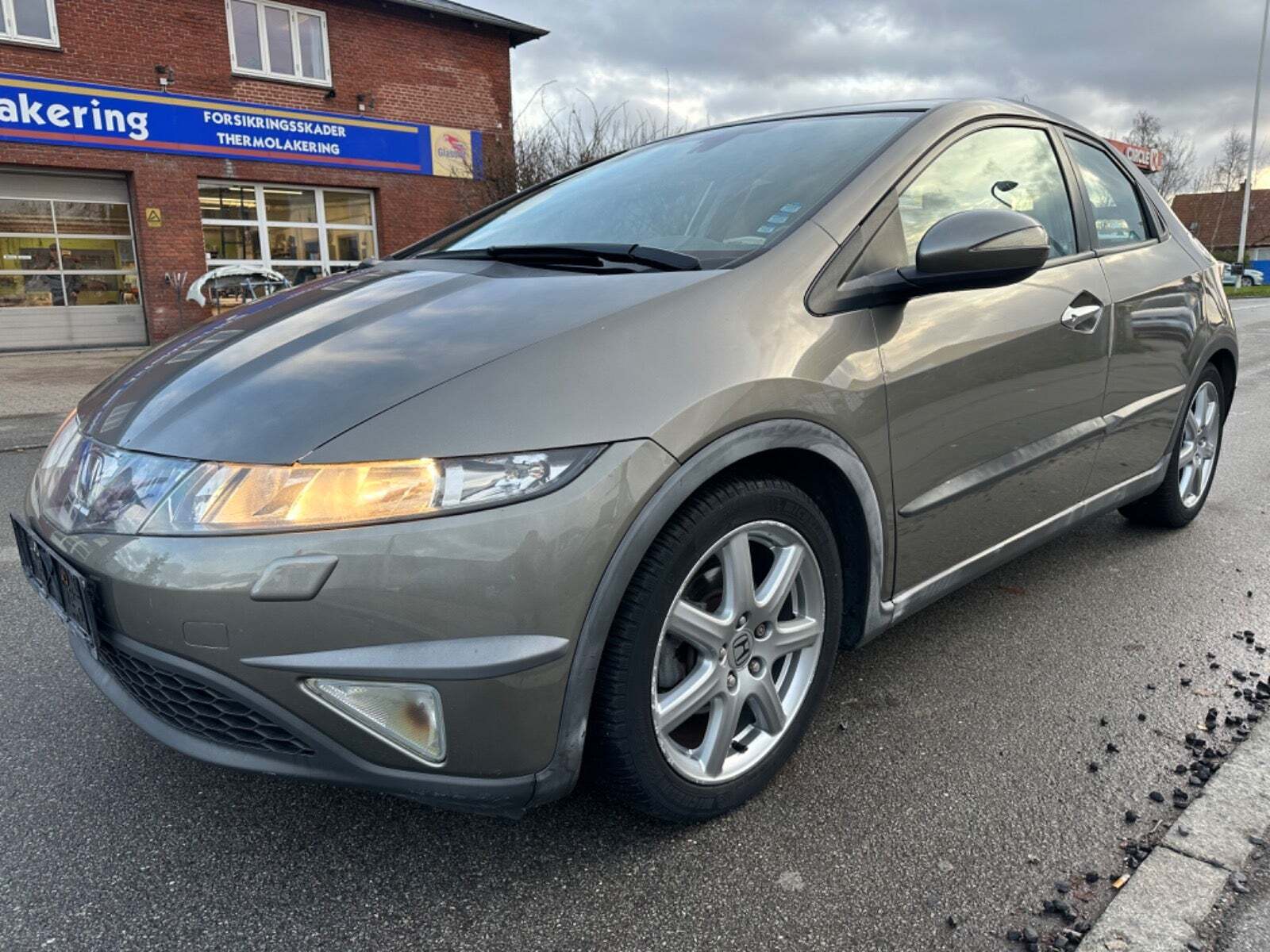 Sort Honda Civic fra 2006 set udefra