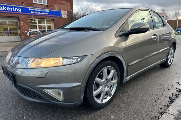 Sort Honda Civic fra 2006 set udefra
