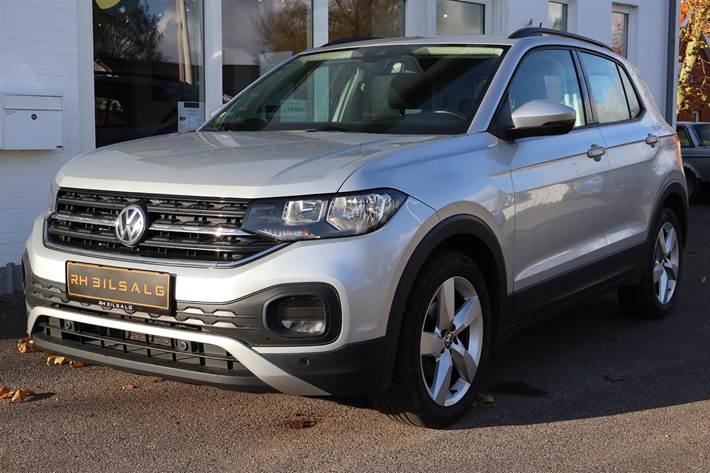 Sølv VW T-Cross fra 2020 set udefra