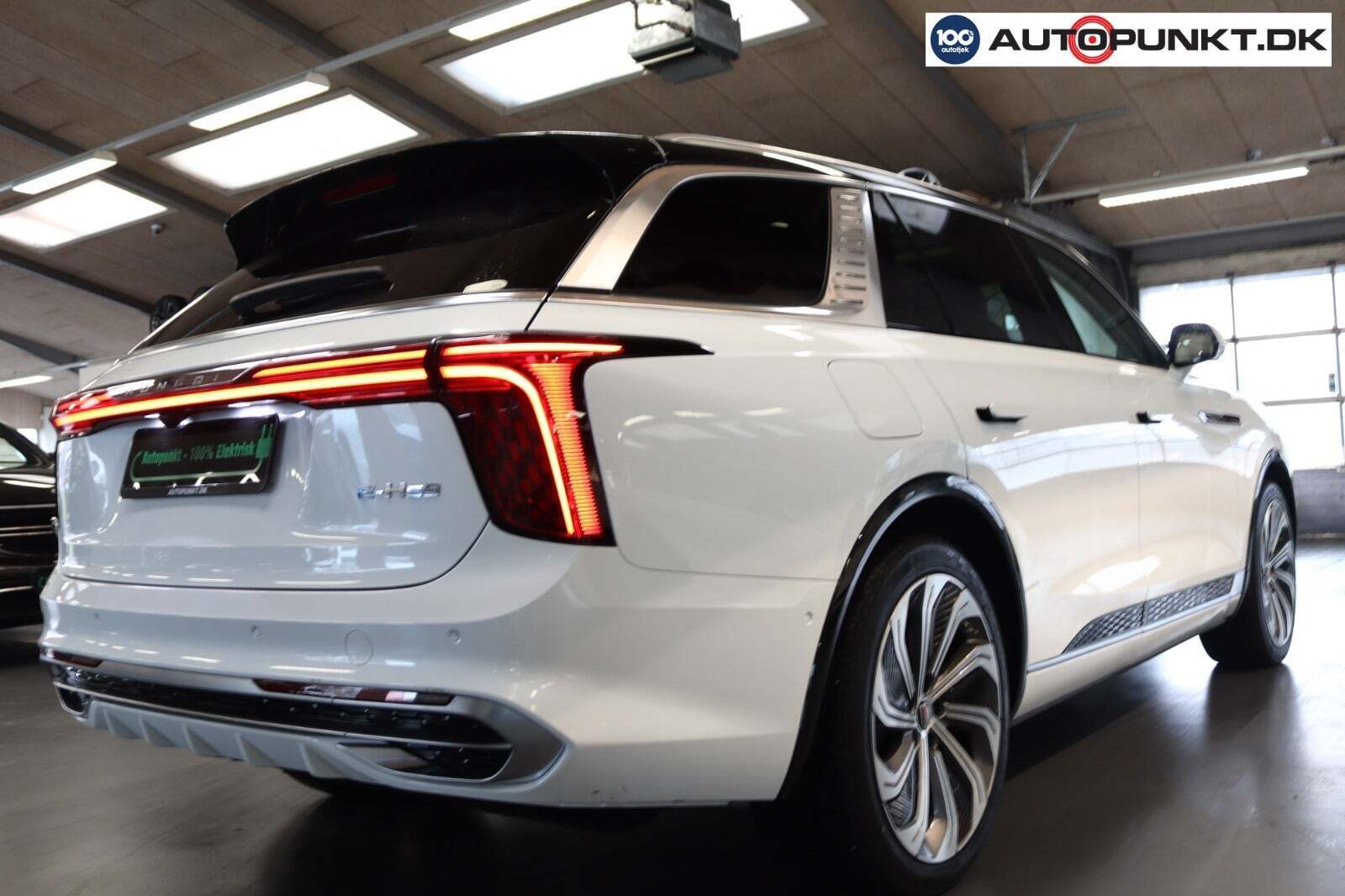 Hvid Hongqi E-HS9 fra 2024