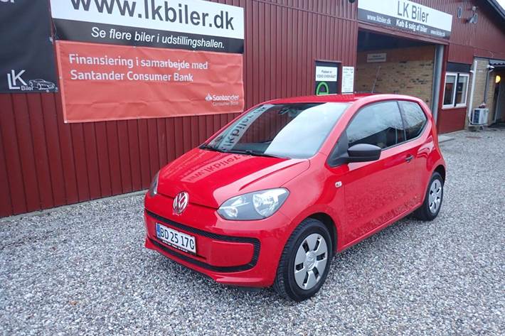 Rød VW UP! fra 2012 set udefra