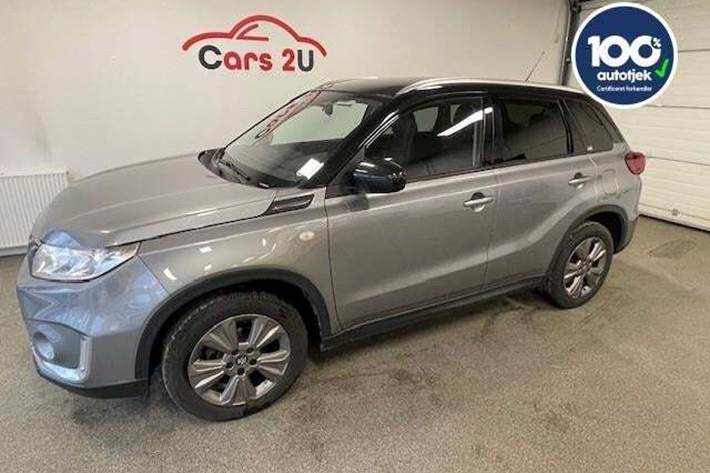 Grå Suzuki Vitara fra 2018 set udefra
