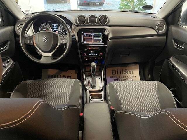 Grå Suzuki Vitara fra 2018