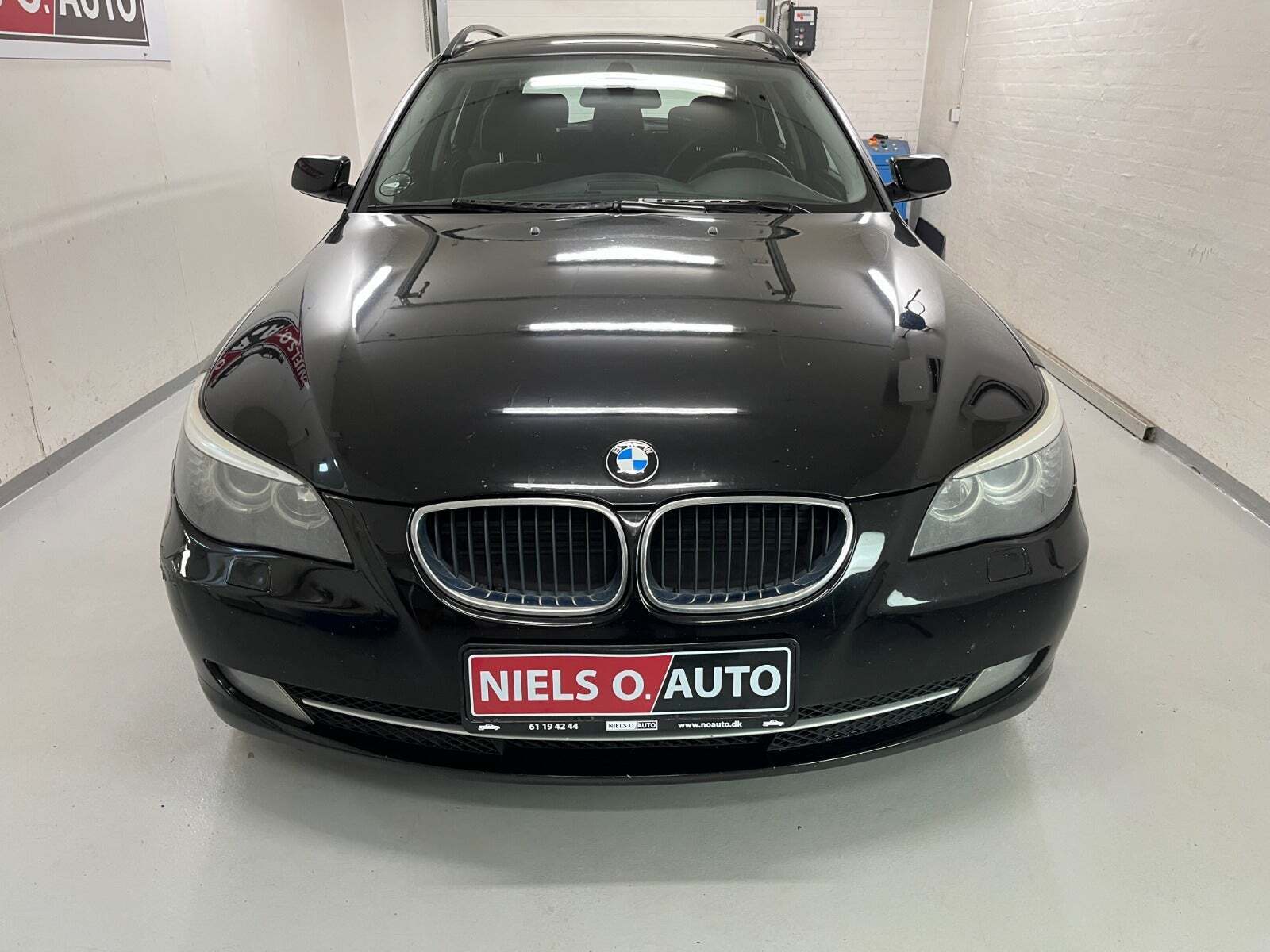 Sort BMW 520d fra 2008