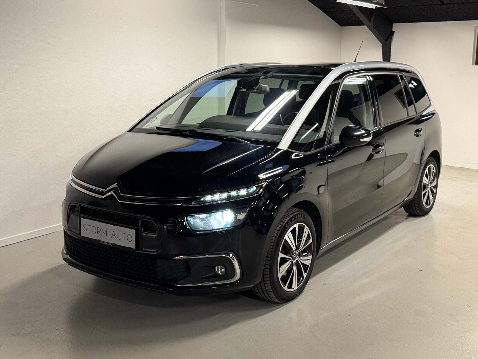 Sort Citroën Grand C4 Picasso fra 2018 set udefra