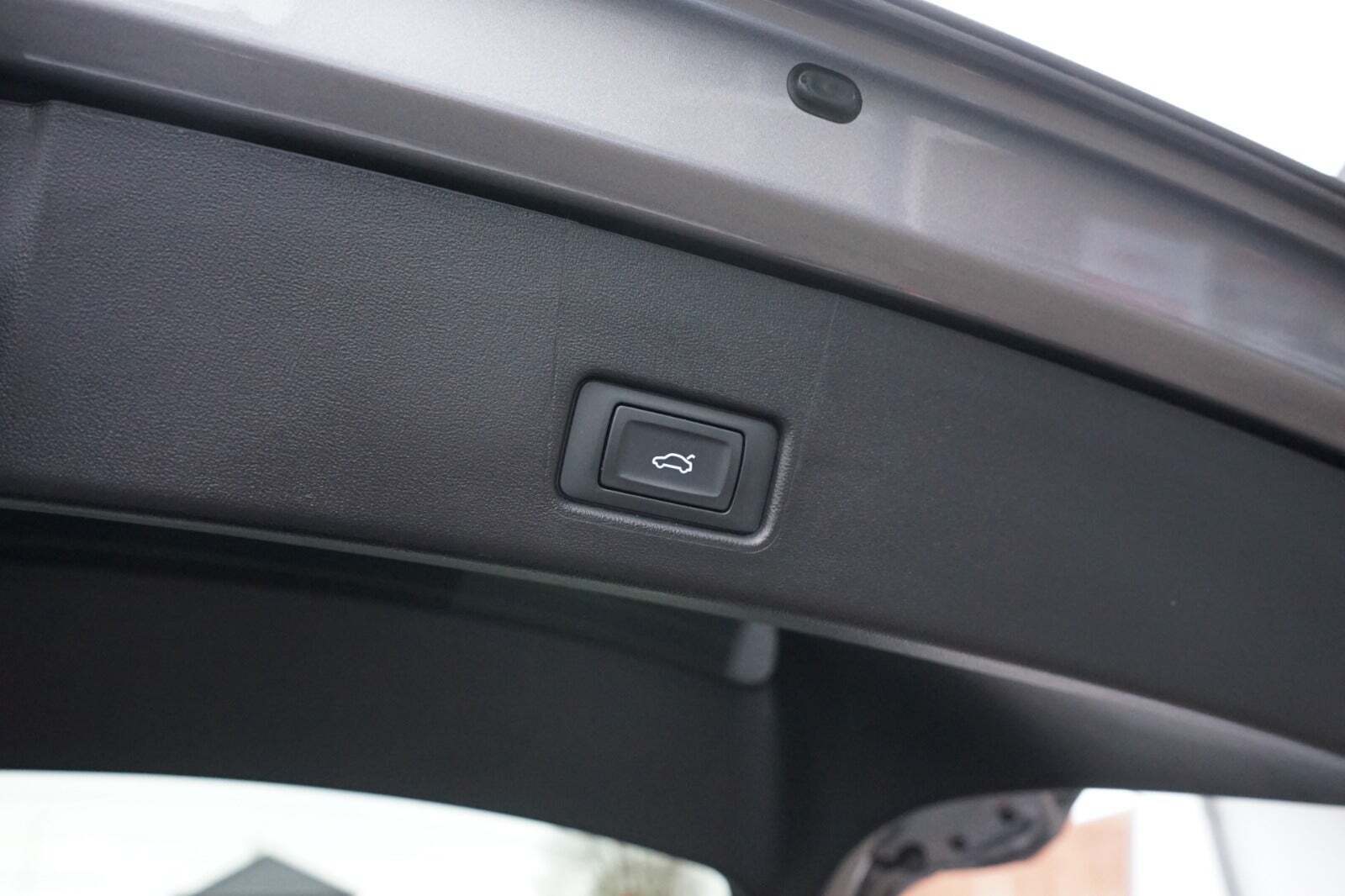 Grå Audi Q4 e-tron fra 2022