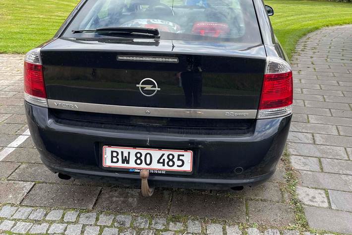 Sort Opel Vectra fra 2007