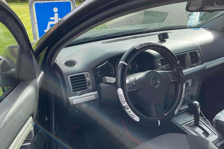 Sort Opel Vectra fra 2007