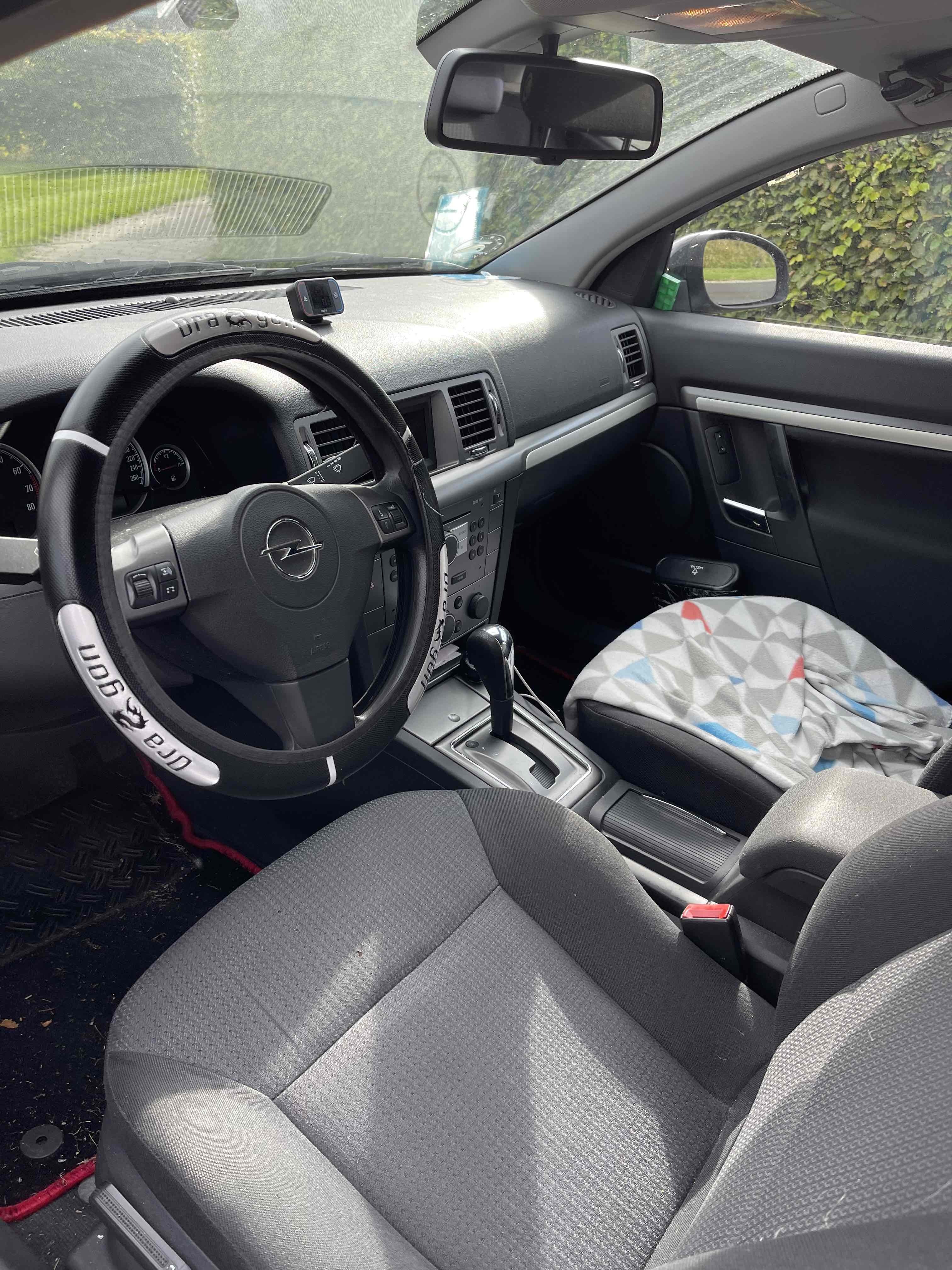 Sort Opel Vectra fra 2007