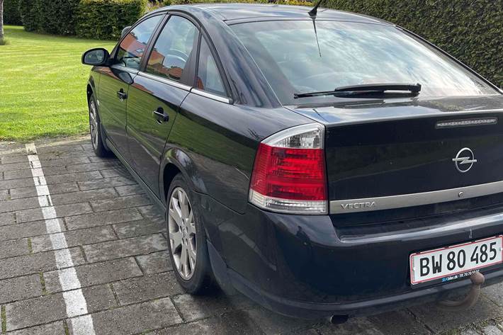 Sort Opel Vectra fra 2007