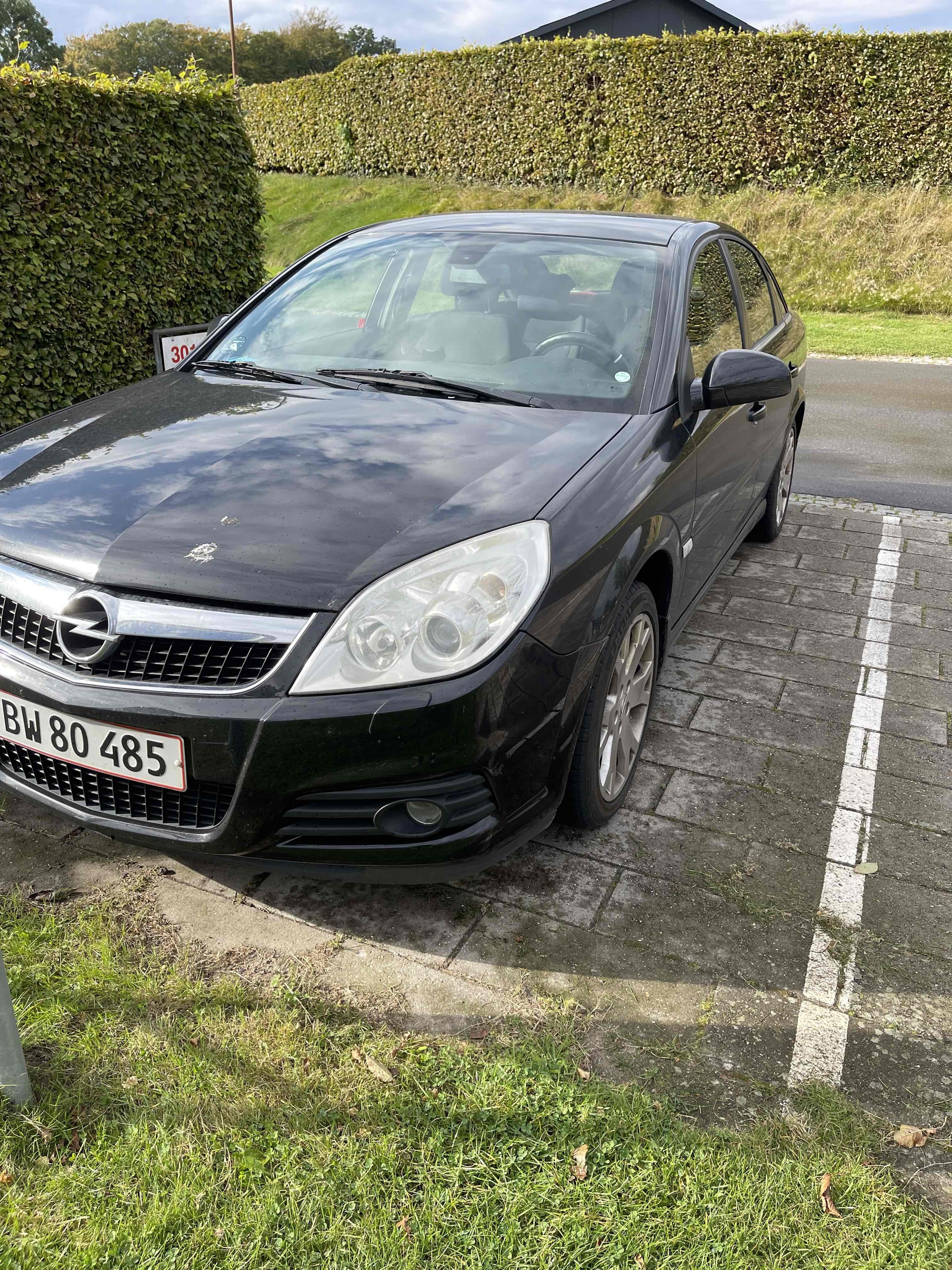 Sort Opel Vectra fra 2007