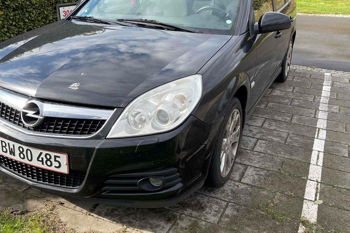 Sort Opel Vectra fra 2007