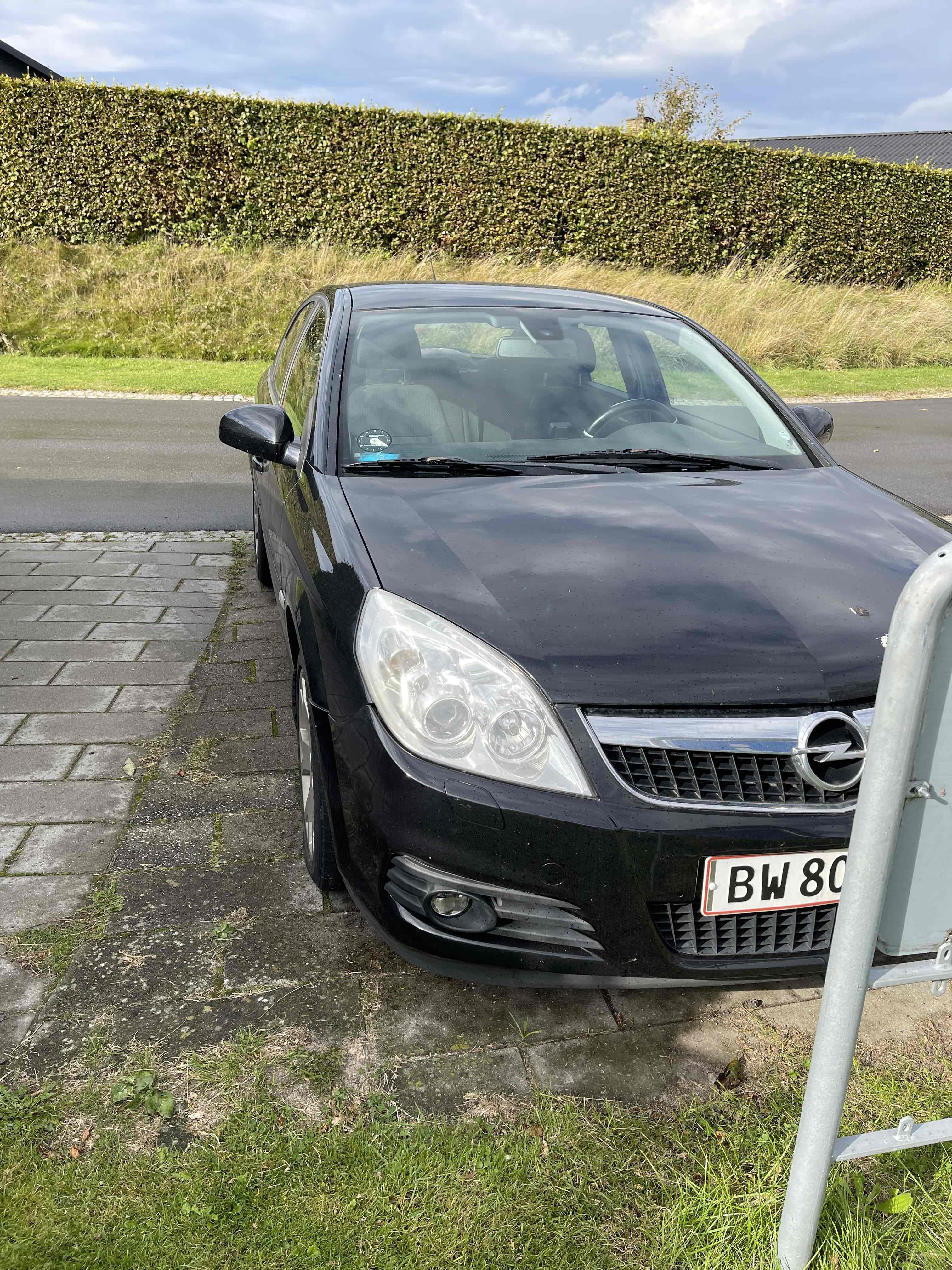 Sort Opel Vectra fra 2007