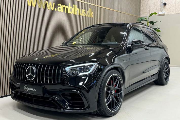 Sort Mercedes GLC63 fra 2020 set udefra