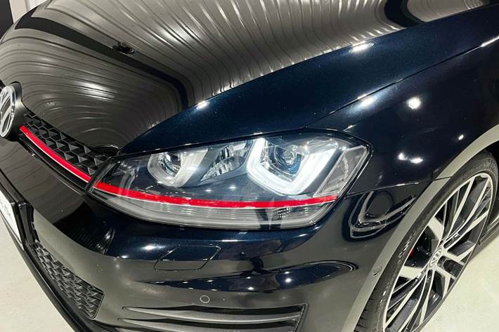 Sort VW Golf VII fra 2014