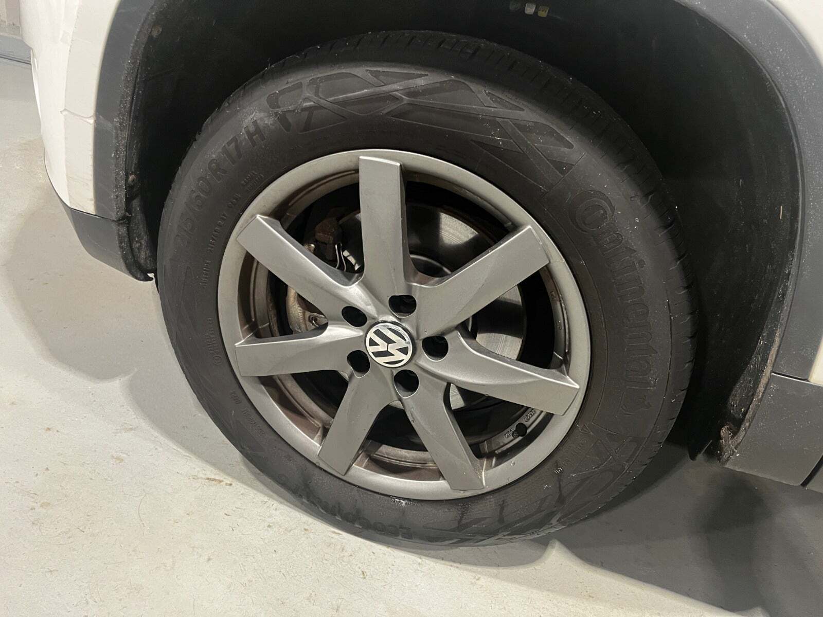 Hvid VW Tiguan fra 2008