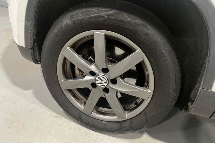 Hvid VW Tiguan fra 2008