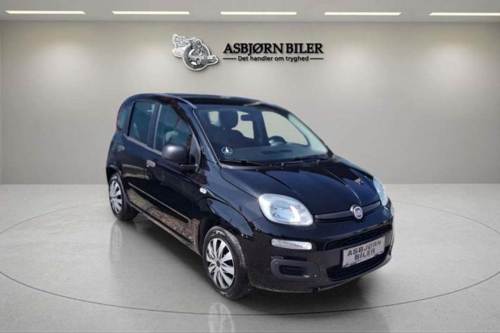 Sort Fiat Panda fra 2012 set udefra