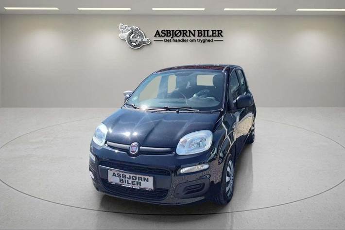 Sort Fiat Panda fra 2012 set udefra