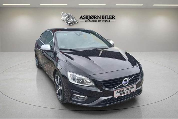 Sort Volvo S60 fra 2017 set udefra