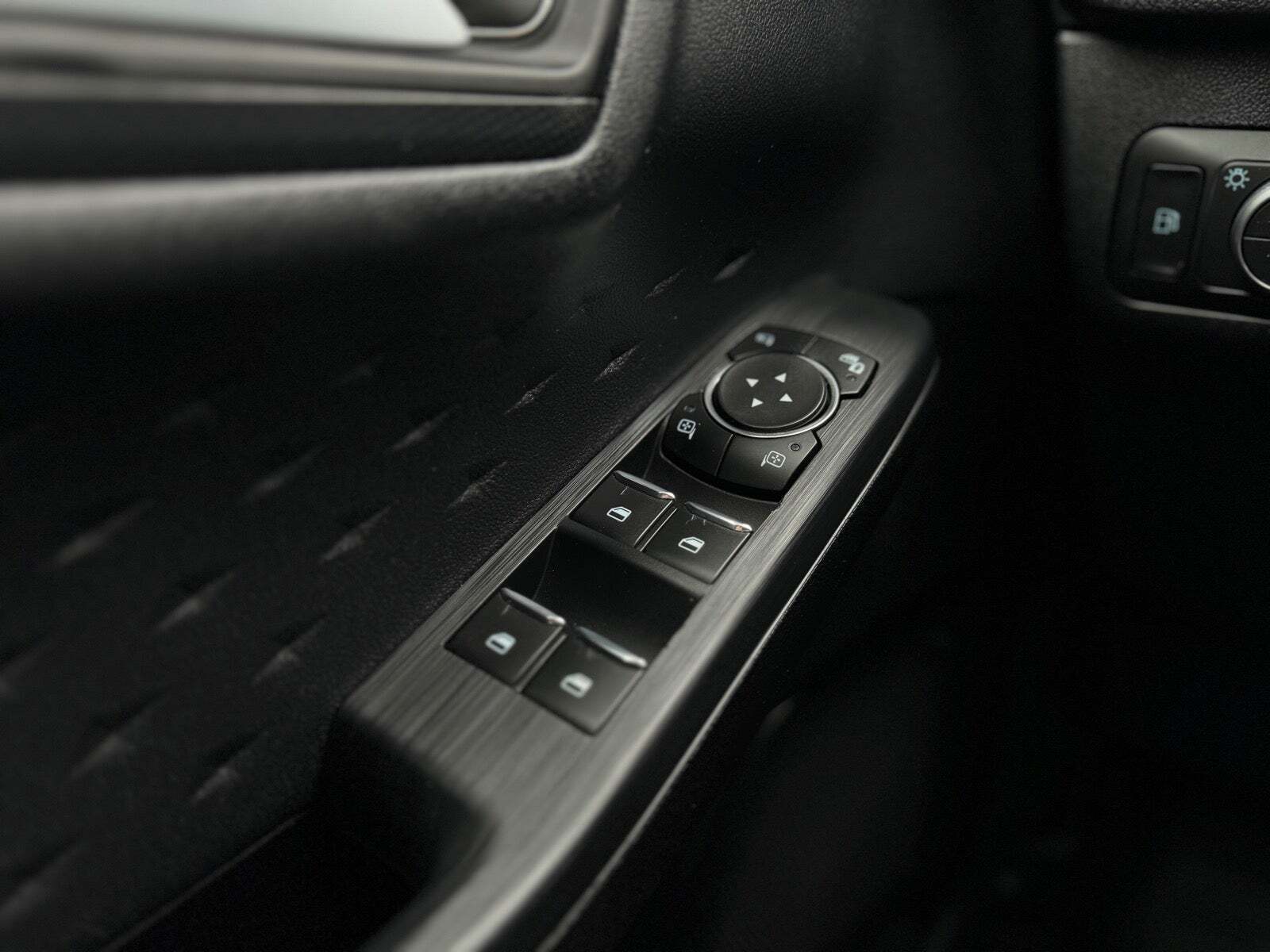 Sort Ford Kuga fra 2020