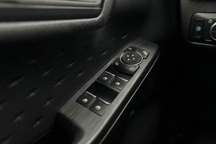 Sort Ford Kuga fra 2020