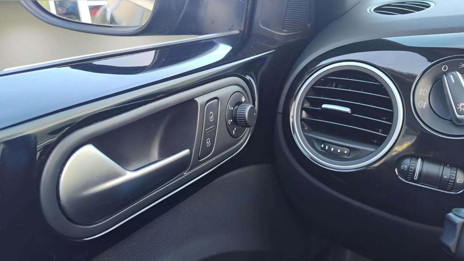 Sort VW The Beetle fra 2014