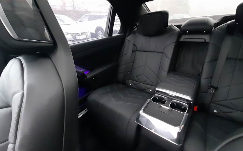 BMW i7