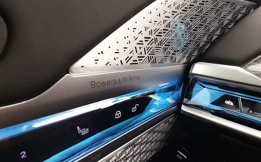 BMW i7