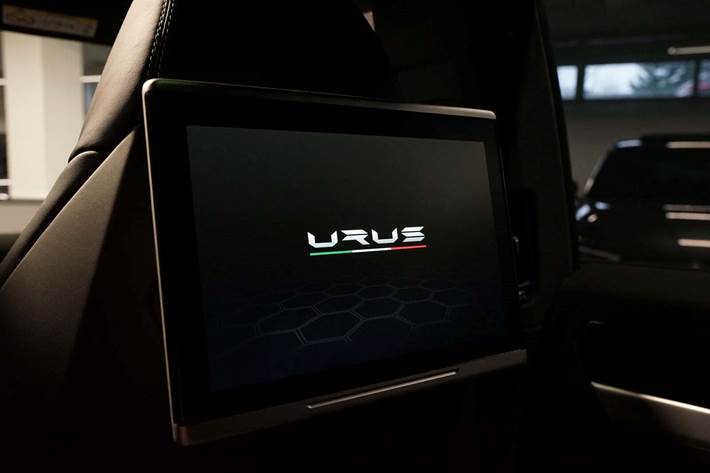 Grå Lamborghini Urus fra 2018