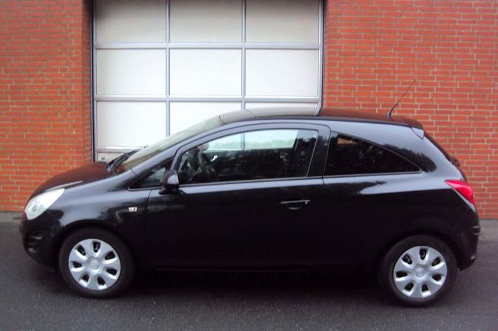 Sort Opel Corsa fra 2013