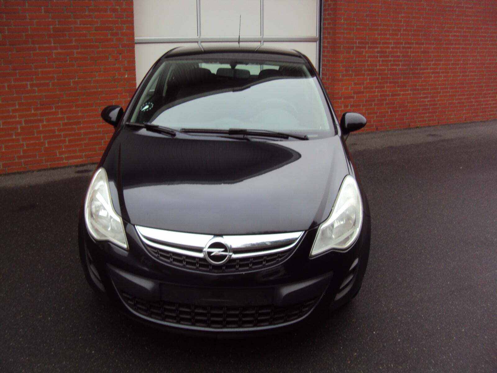 Sort Opel Corsa fra 2013