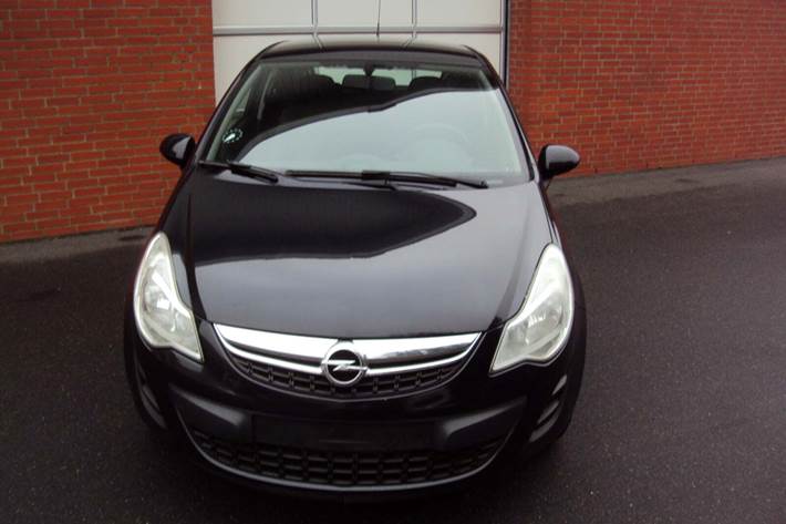 Sort Opel Corsa fra 2013