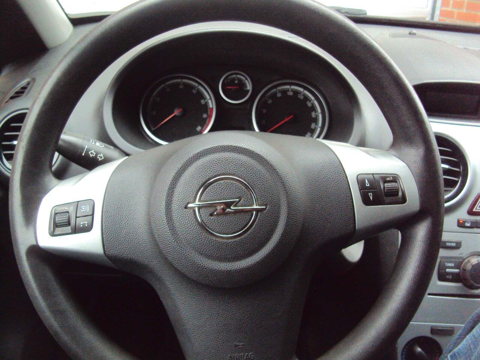 Sort Opel Corsa fra 2013