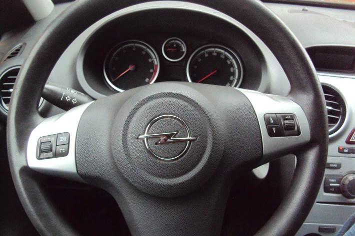 Sort Opel Corsa fra 2013