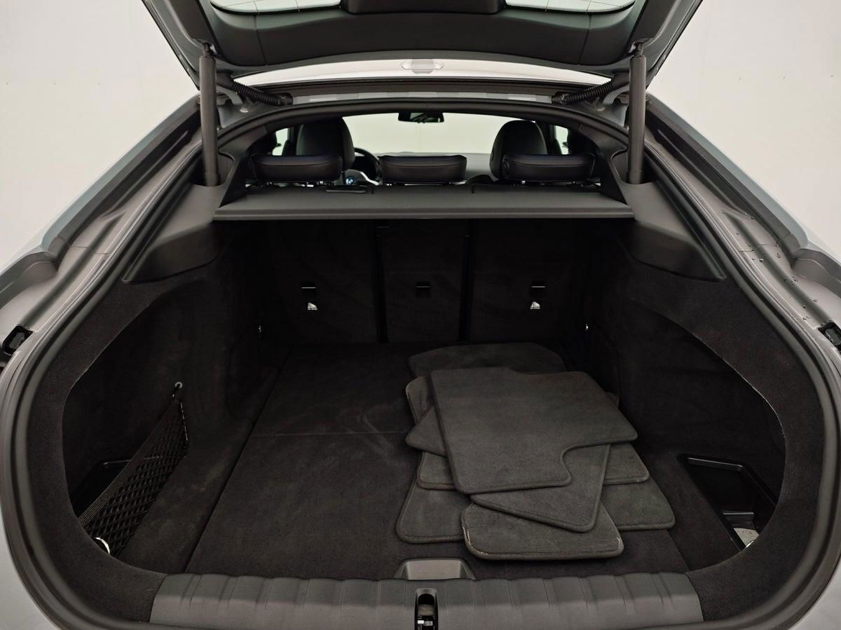 Grå BMW i4 fra 2023