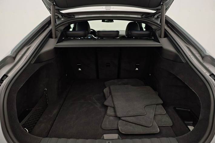 Grå BMW i4 fra 2023