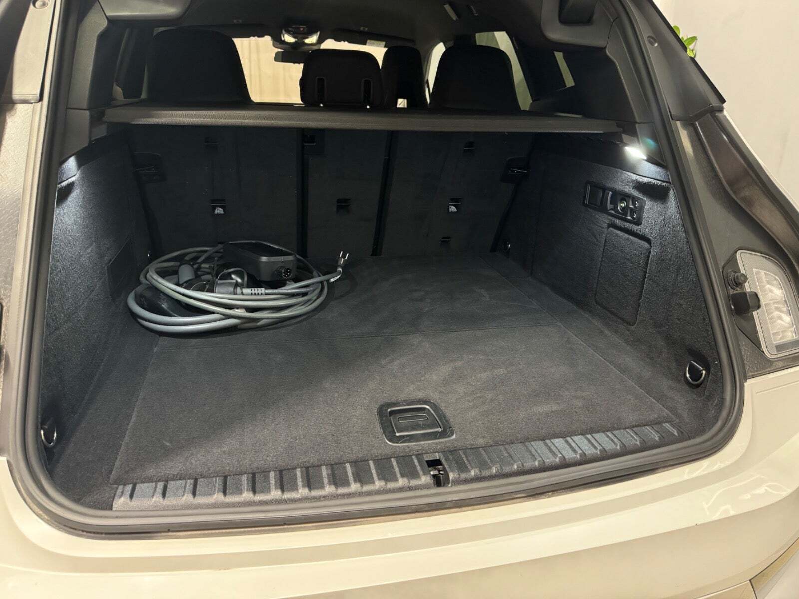 Hvid BMW iX fra 2023