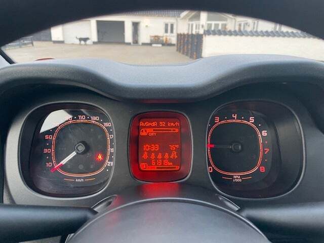 Sort Fiat Panda fra 2018 set indefra