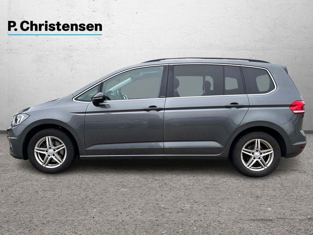 Sort VW Touran fra 2019