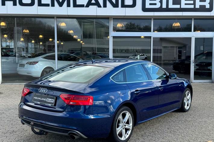 Blå Audi A5 fra 2016