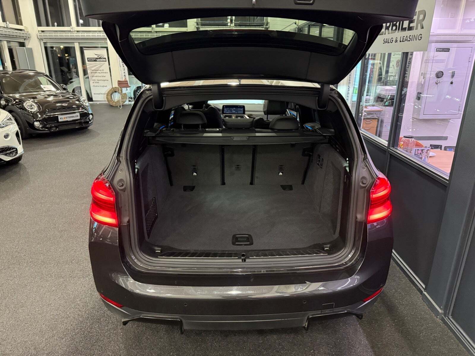 Grå BMW iX3 fra 2021