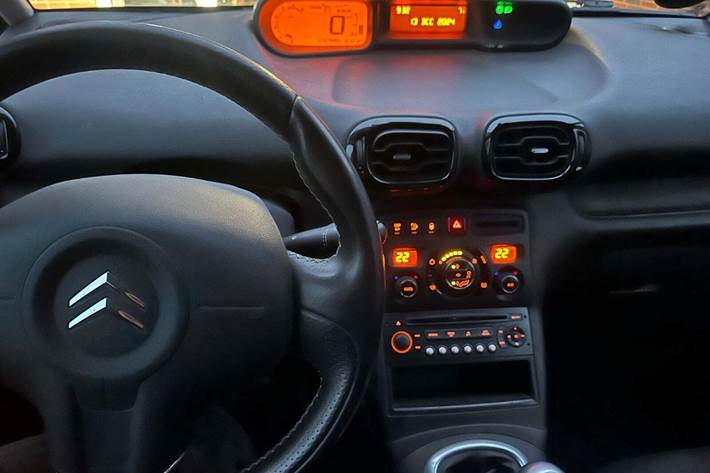 undefined Citroën C3 Picasso fra 2011 set indefra