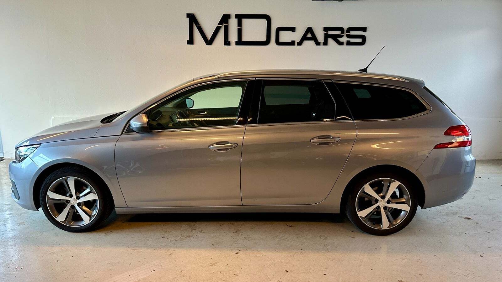 Grå Peugeot 308 fra 2018