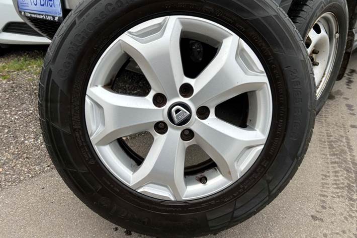 Grå Dacia Duster fra 2018