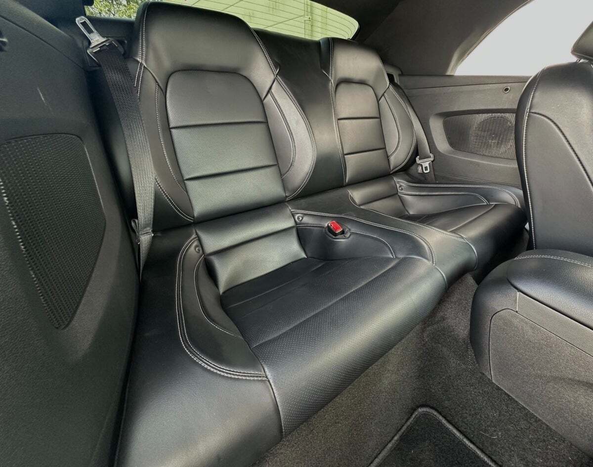 Hvid Ford Mustang fra 2016