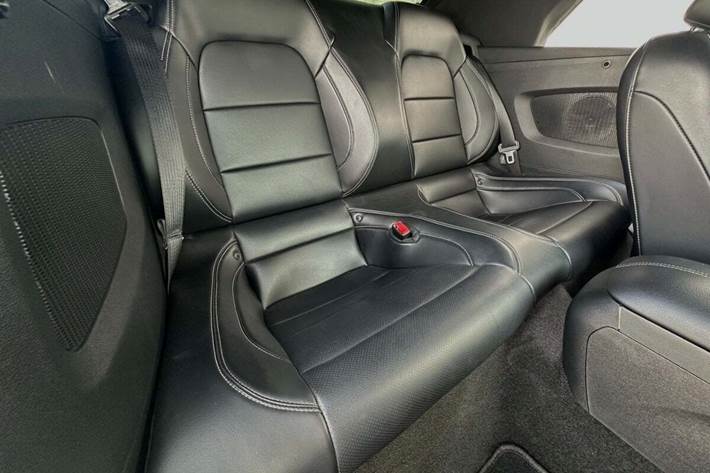 Hvid Ford Mustang fra 2016