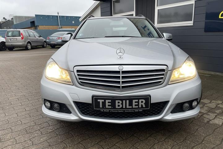 Sølv Mercedes C180 fra 2011