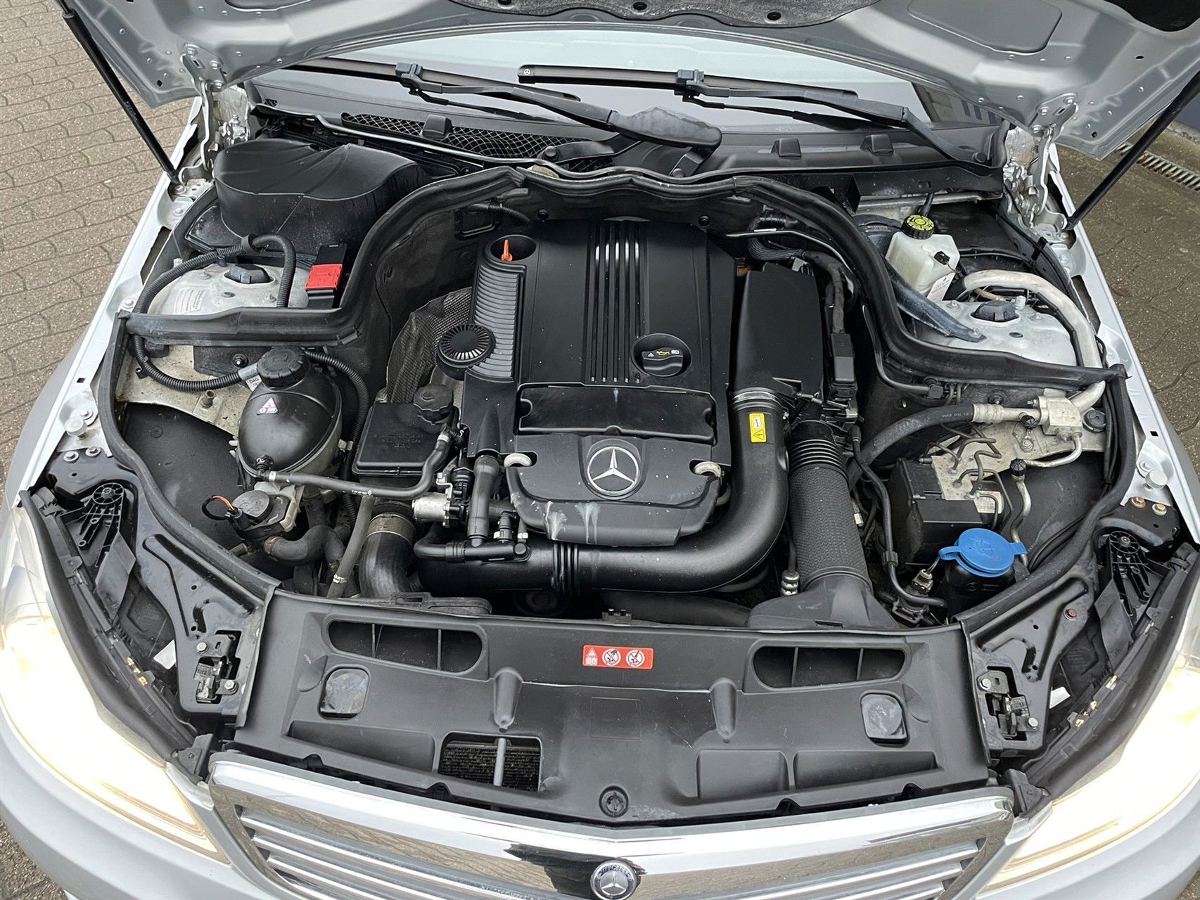Sølv Mercedes C180 fra 2011