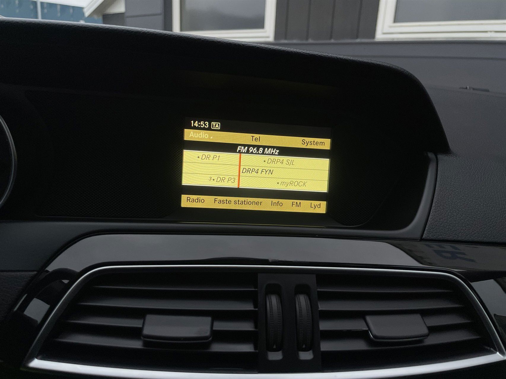 Sølv Mercedes C180 fra 2011